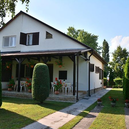 Rozsa Nyaralohaz Villa Balatonboglar Ngoại thất bức ảnh