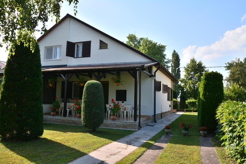Rozsa Nyaralohaz Villa Balatonboglar Ngoại thất bức ảnh